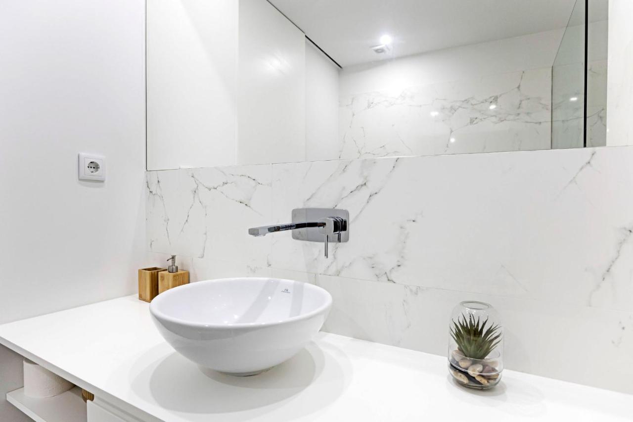 Stylish Flat W/ Gym & Parking By Lovelystay Porto Luaran gambar
